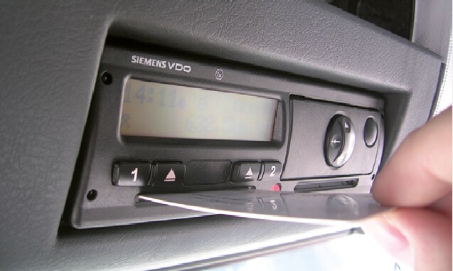 Es el sistema automatizado de control de horas. Cada trabajador dispone de una tarjeta de identificación con chip de mem